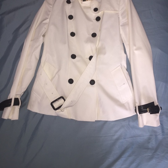 Burberry Jackets & Blazers - BURBERRY DOUBLE BREASTED SHORT TRENCH COAT